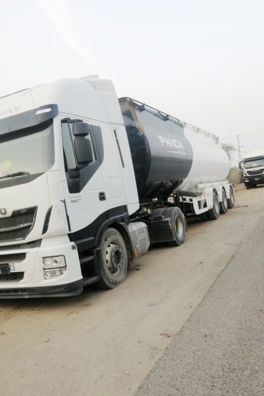 Comment le camion-citerne Panda s'adapte-t-il à l'état des routes au Soudan ?